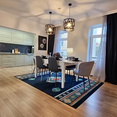 Dreamzzz 130m2 Designerwohnung Mit 2 Baedern * Γκέρα